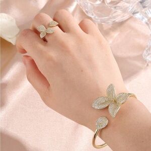 NEW Gold Butterfly Bracelet and Ring Set